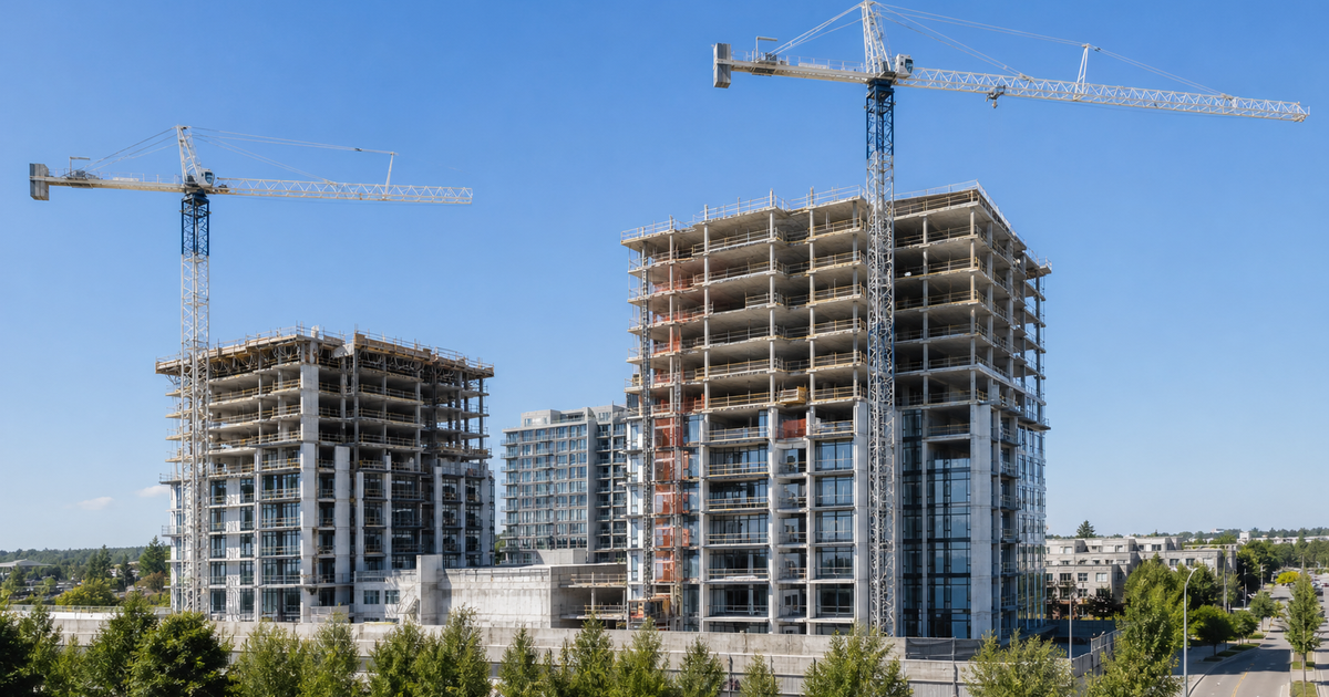 공사가 진행 중인 아파트 단지와 타워크레인이 보이는 사실적 이미지